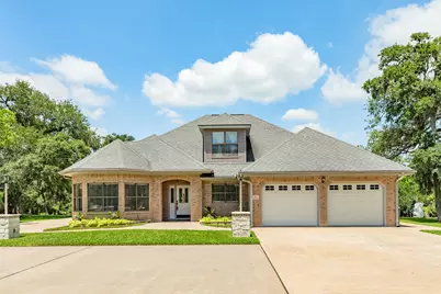 41 Robinhood Lane, Clute, TX 77531 - Photo 2