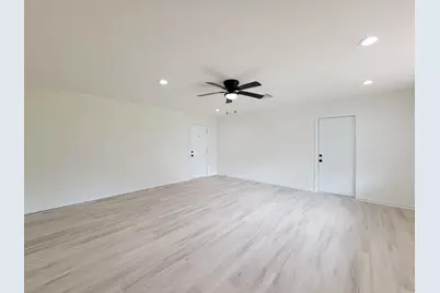 301 Cypress Street, Lake Jackson, TX 77566 - Photo 32