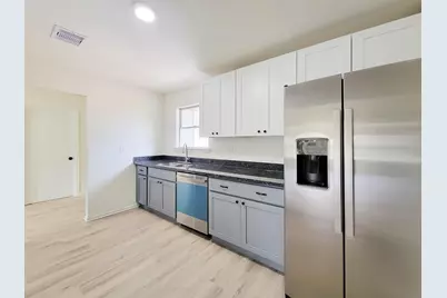 301 Cypress Street, Lake Jackson, TX 77566 - Photo 16