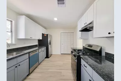 301 Cypress Street, Lake Jackson, TX 77566 - Photo 12