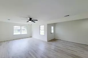 301 Cypress St, Lake Jackson, TX 77566 - Photo 8