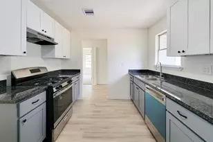 301 Cypress St, Lake Jackson, TX 77566 - Photo 20