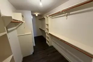 2710 Hullsmith Dr, Houston, TX 77063 - Photo 18