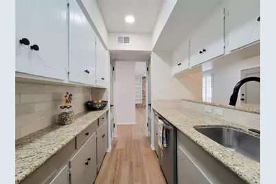 2101 Fountain View Drive #24C, Houston, TX 77057 - Photo 10