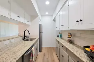 2101 Fountain View Dr, Houston, TX 77057 - Photo 8