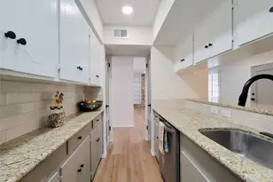 2101 Fountain View Dr, Houston, TX 77057 - Photo 12