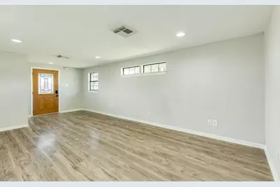 640 Whitten Street, Clute, TX 77531 - Photo 4