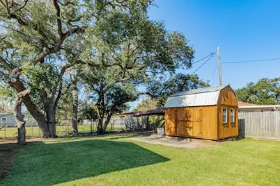 640 Whitten Street, Clute, TX 77531 - Photo 30