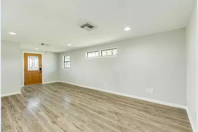 640 Whitten Street, Clute, TX 77531 - Photo 4