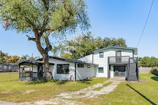 640 Whitten St, Clute, TX 77531 - Photo 2