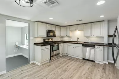 640 Whitten Street, Clute, TX 77531 - Photo 8