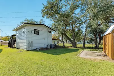 640 Whitten Street, Clute, TX 77531 - Photo 32