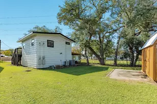 640 Whitten St, Clute, TX 77531 - Photo 32