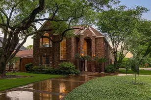 4900 Cedar St, Bellaire, TX 77401 - Photo 2