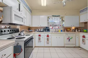 1904 Amy Dr, Baytown, TX 77520 - Photo 8