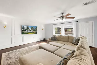 6019 Cartagena St, Houston, TX 77035 - Photo 10
