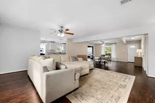 6019 Cartagena St, Houston, TX 77035 - Photo 8