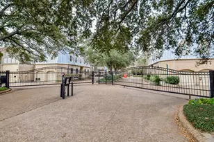 44 Bayou Pointe Dr, Houston, TX 77063 - Photo 36