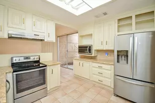 44 Bayou Pointe Dr, Houston, TX 77063 - Photo 18