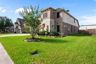 12411 Emerald Ln, Mont Belvieu, TX 77523 - Photo 4