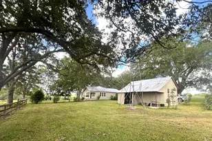 1137 Stokes Rd, New Ulm, TX 78950 - Photo 4