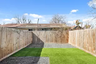 2105 Sam Wilson St, Houston, TX 77020 - Photo 24