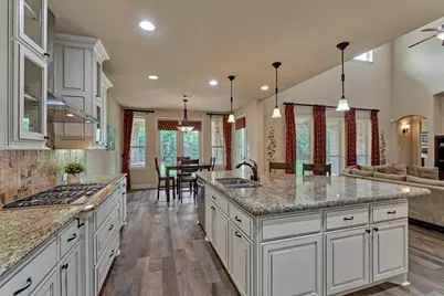 6 Devon Dale Drive, Tomball, TX 77375 - Photo 4