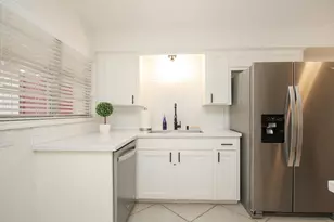 4609 Kinglet St, Houston, TX 77035 - Photo 14
