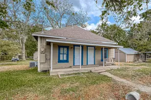 406 Woodward, Damon, TX 77430 - Photo 2