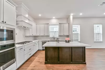 2511 S Houston Avenue, Pearland, TX 77581 - Photo 8