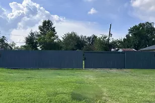 13430 Orleans St, Houston, TX 77015 - Photo 2