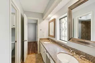 14819 Walbrook Dr, Sugar Land, TX 77498 - Photo 34