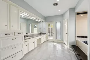 14819 Walbrook Dr, Sugar Land, TX 77498 - Photo 22