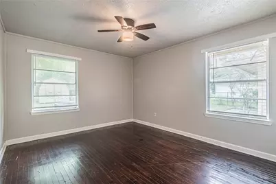 5818 Glenhurst Drive, Houston, TX 77033 - Photo 10