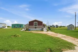 1006 W Toledo St, Seadrift, TX 77983 - Photo 2