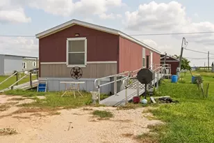 1006 W Toledo St, Seadrift, TX 77983 - Photo 4