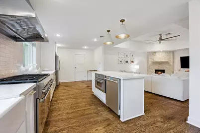 2503 Stoney Brook Drive, Houston, TX 77063 - Photo 12