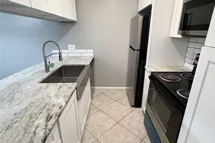 3015 Walnut Bend Ln, Houston, TX 77042 - Photo 2