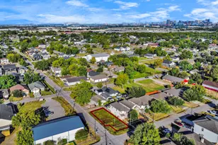 8232 Colonial Ln, Houston, TX 77051 - Photo 12