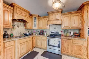 316 Hickman Ln, Angleton, TX 77515 - Photo 10