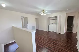 8126 Golf Green Cir, Houston, TX 77036 - Photo 8