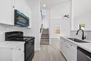 9007 Hilda St, Houston, TX 77033 - Photo 6