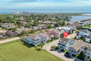 13 Sunrise Row, Galveston, TX 77554 - Photo 2