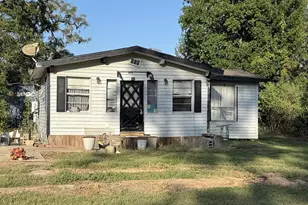 205 Joy Dr, Angleton, TX 77515 - Photo 2