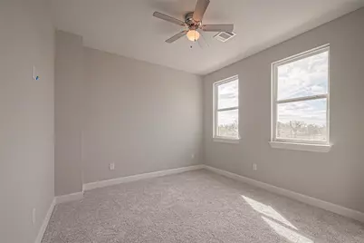 4746 Mallow Street E, Houston, TX 77033 - Photo 38