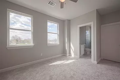 4746 Mallow Street E, Houston, TX 77033 - Photo 36