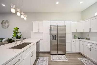 4746 Mallow Street E, Houston, TX 77033 - Photo 6