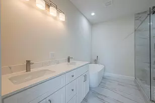 4746 Mallow Street E, Houston, TX 77033 - Photo 34