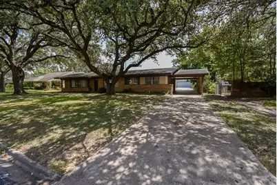 2116 Rosemary Street, El Campo, TX 77437 - Photo 2