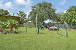 1004 8th St, Dickinson, TX 77539 - Photo 38